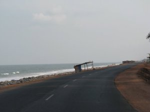 Road ahead, the NH 17 is beside the beach... 